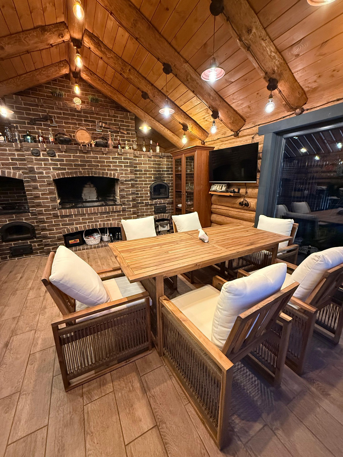 Обеденный комплект из акации Royal Family GRAND MICHELLE: элегантность в бежевых тонах